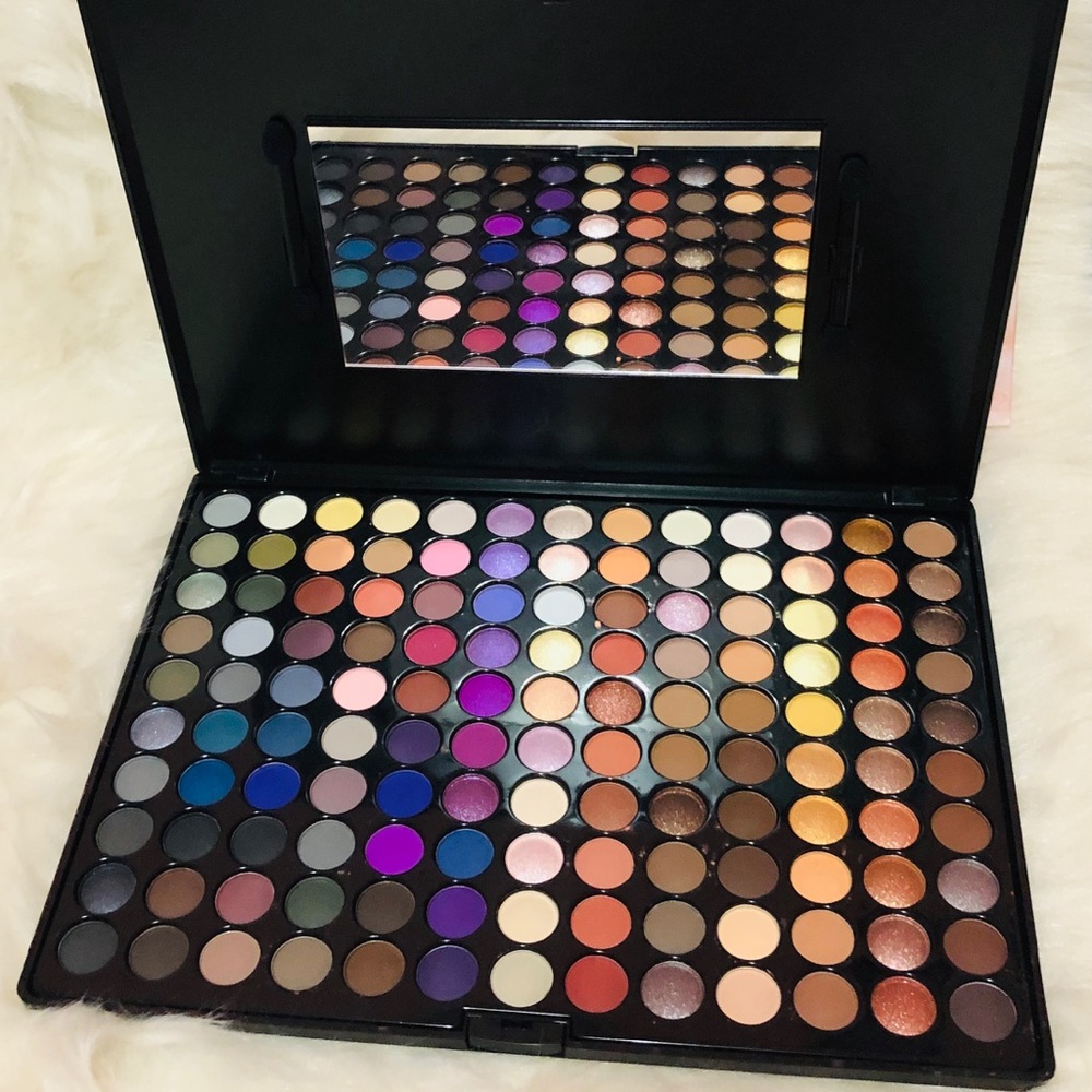 Beauty treats 130 Nudes & Smoky Professional palet